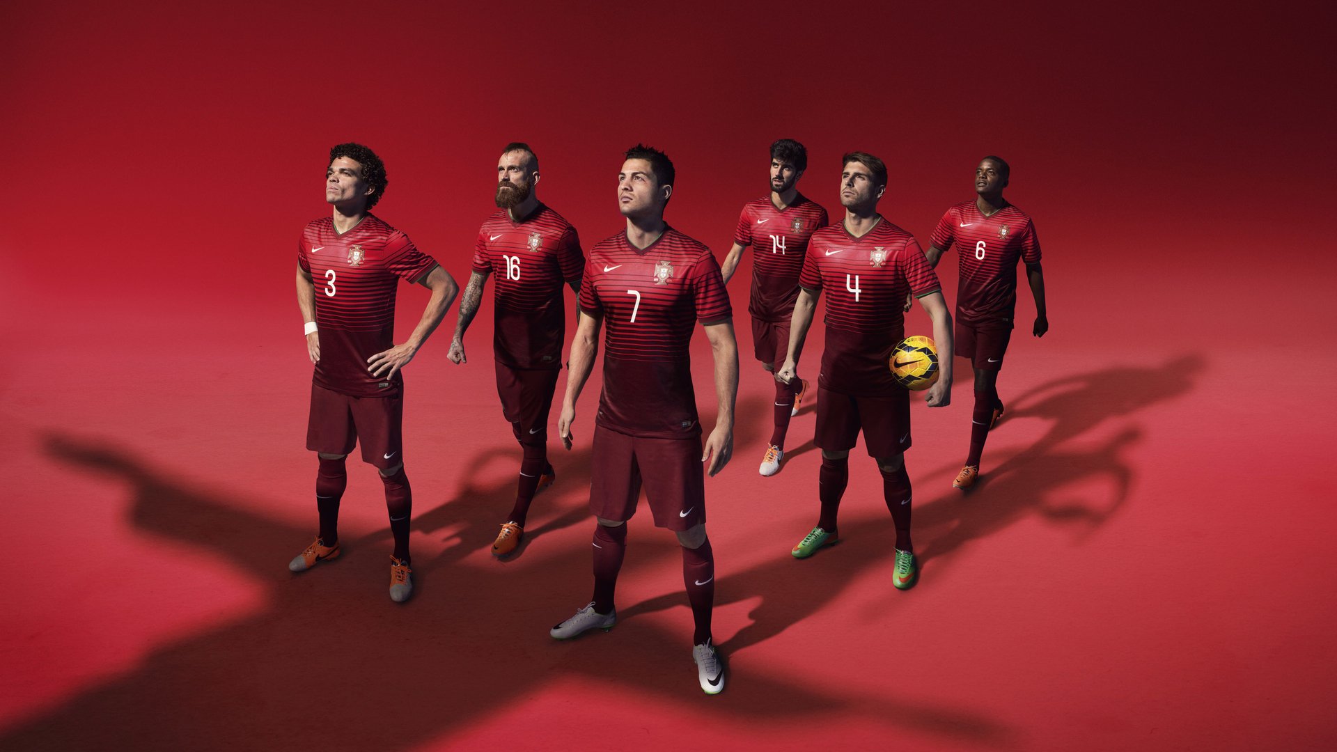 国际足球赛季盘点:曼联状态持续上升,排名升至前四,新赛季曼联