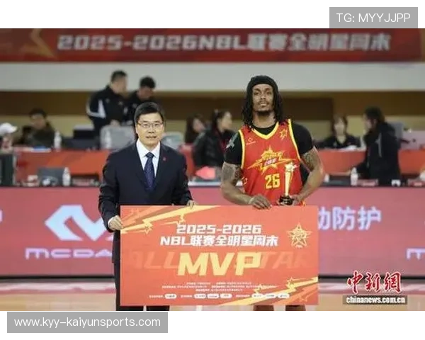 球星在赛后被评为当场MVP并上演感谢仪式，球队mvp